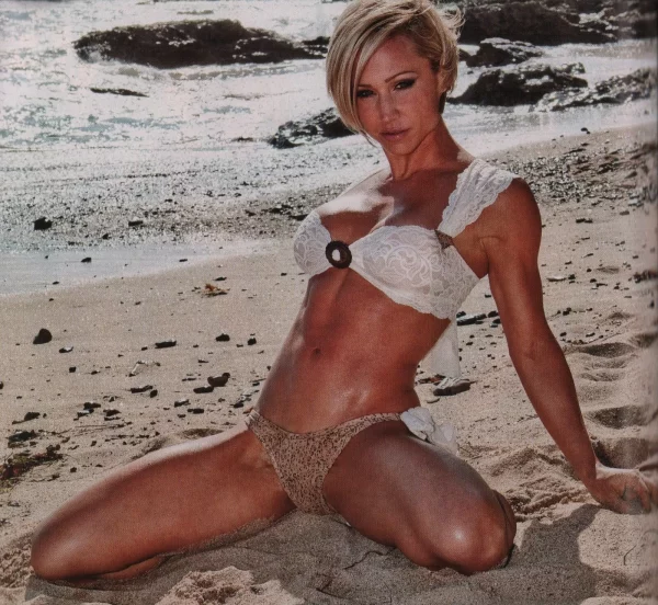 Musclemag Magazine 11/2010 Jay Cutler Jamie Eason Women’s Physique Diva - Image 6